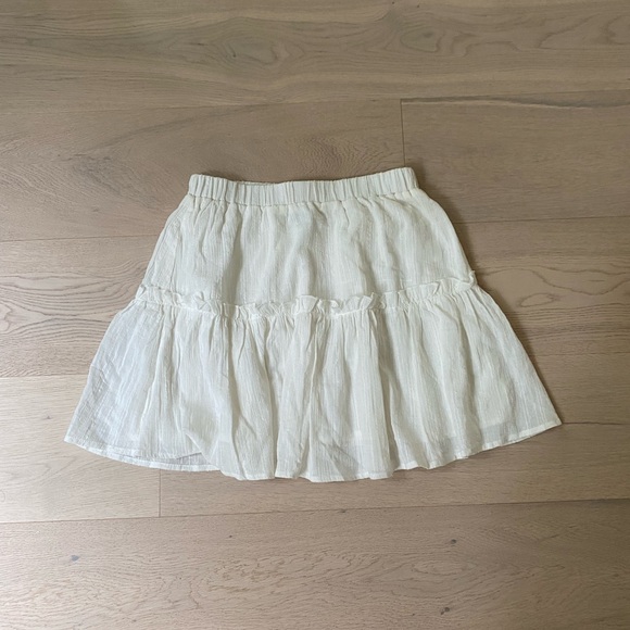 White skirt - Picture 1 of 2